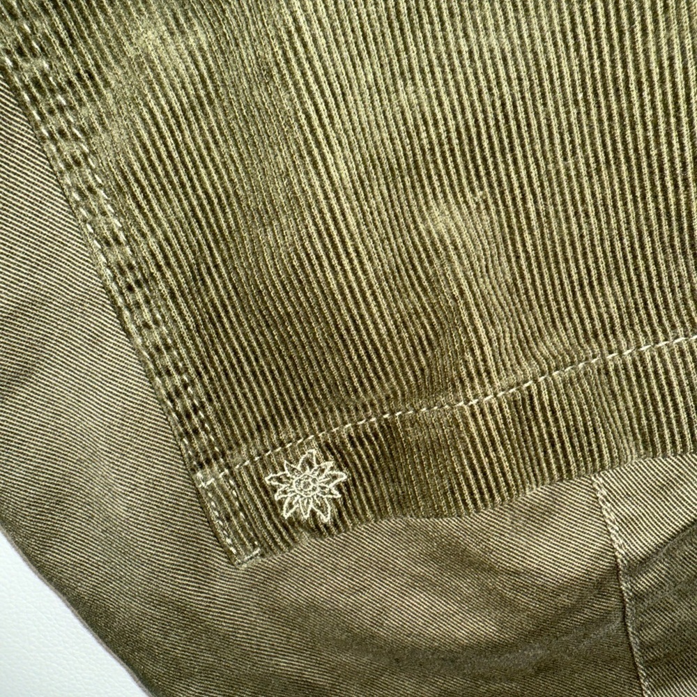 Alpine Design Womens Olive Cargo Shorts NWT Size 10 - Picture 8 of 10